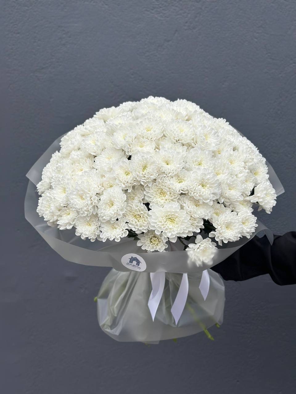 Букет белых хризантем, 25шт в оформлении — фото 2