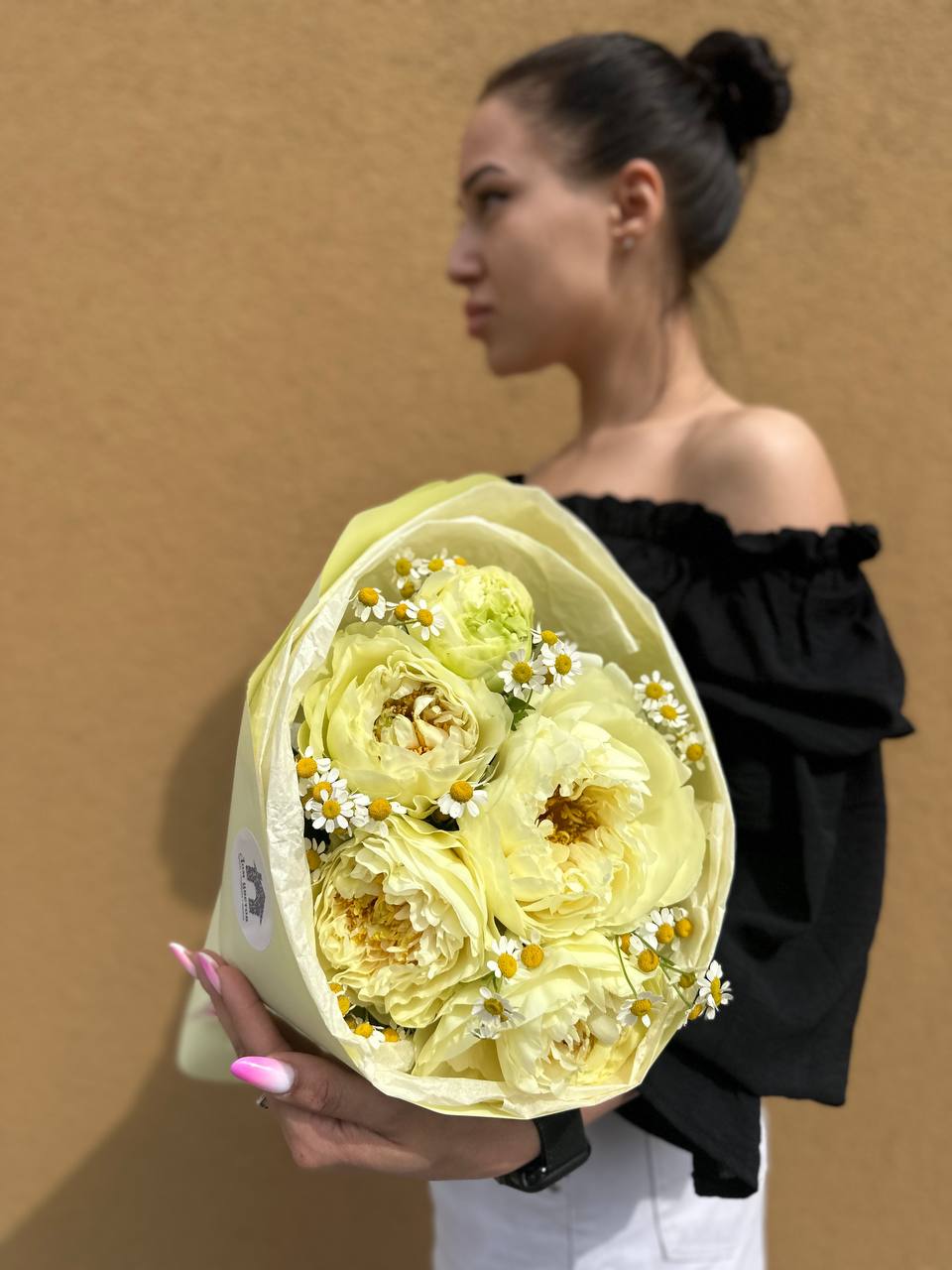 5 пионов Лемон Шифон с матрикарией
