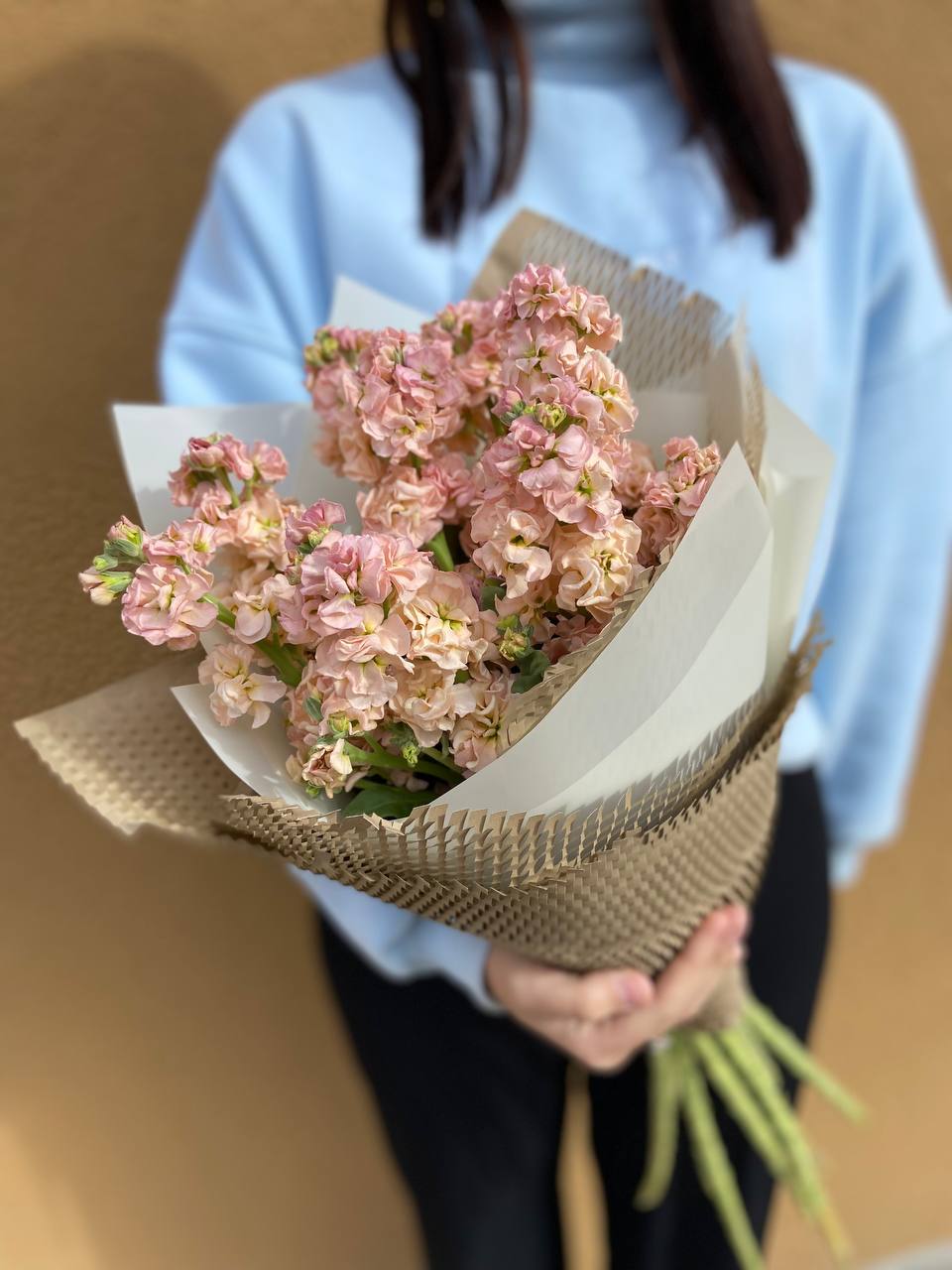 Букет из 9 персиковых маттиол