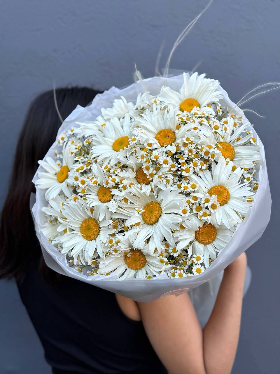 Авторский букет из 15 ромашек — фото 5