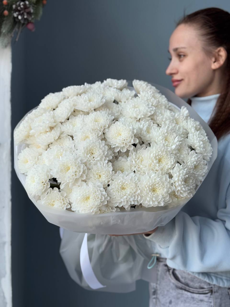 Букет белых кустовых хризантем, 15 штук — фото 4