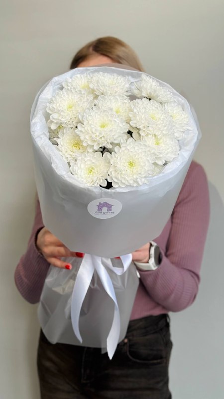 Букет из 3 белых кустовых хризантем