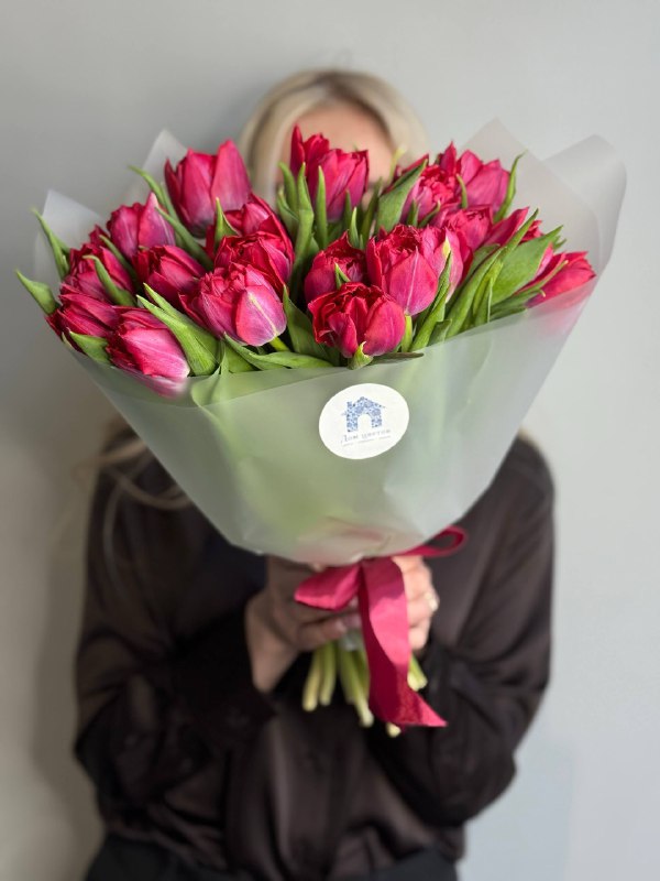 Букет из 19 малиновых тюльпанов, пионовидных — фото 2