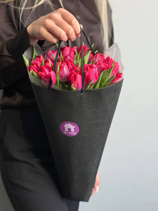 Букет из 19 малиновых тюльпанов, пионовидных