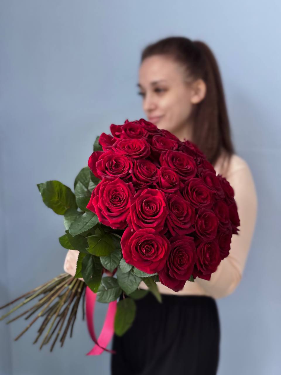 Букет из 25 красных роз 50 см