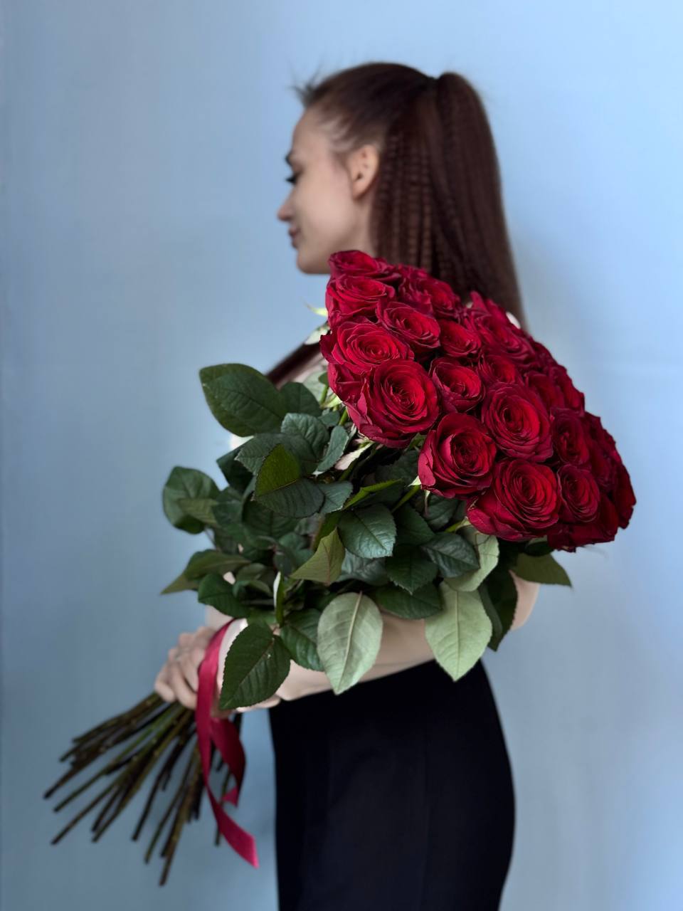 Букет из 25 красных роз 50 см