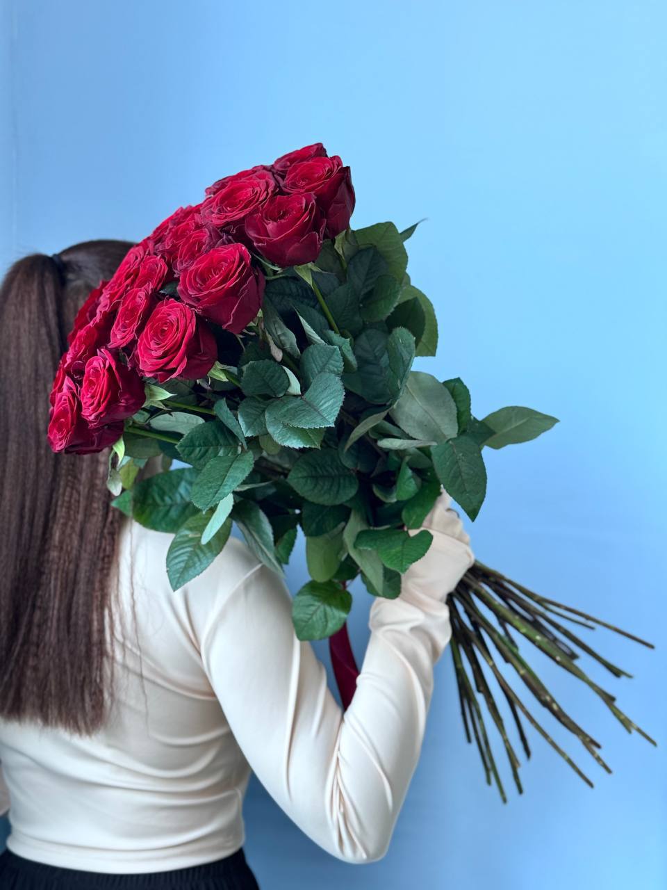 Букет из 25 красных роз 50 см