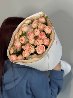 Букет из 7 кустовых пионовидных нежно-розовых роз