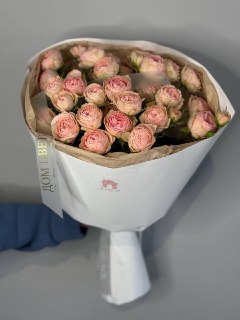 Букет из 7 кустовых пионовидных нежно-розовых роз