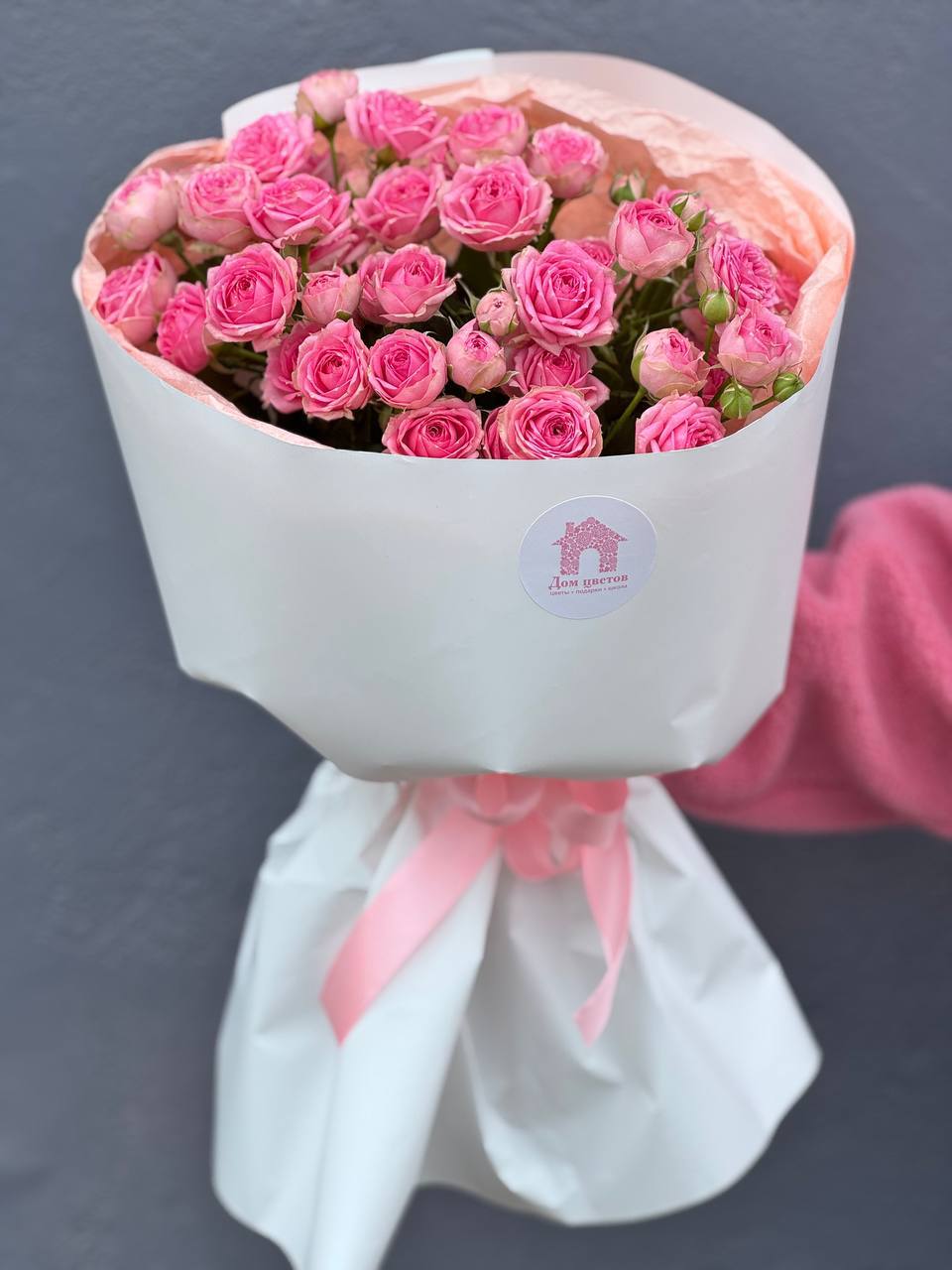 Букет из 9 кустовых садовых розовых роз