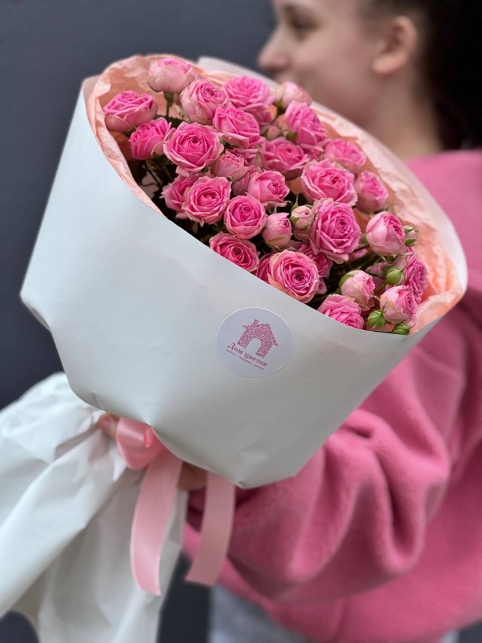 Букет из 9 кустовых садовых розовых роз