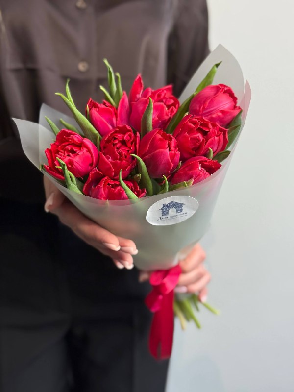 Букет из 9 малиновых тюльпанов, пионовидных