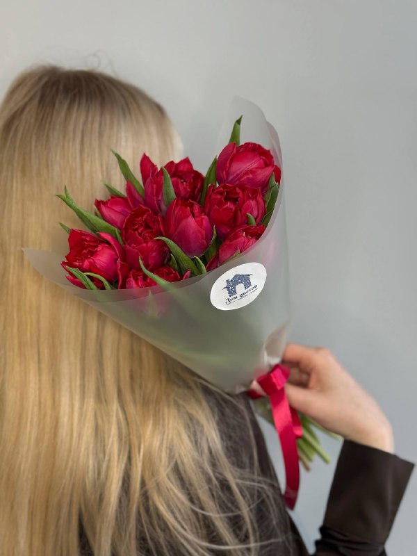 Букет из 9 малиновых тюльпанов, пионовидных