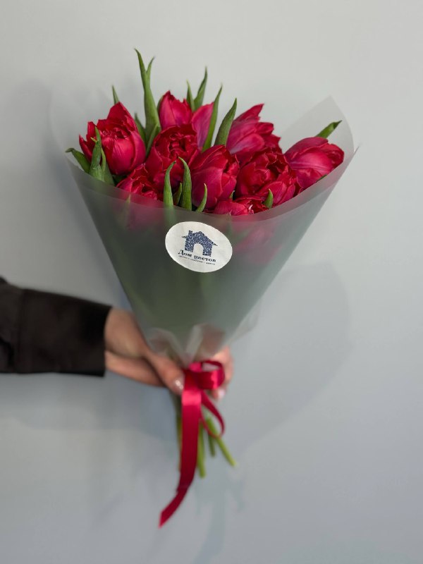 Букет из 9 малиновых тюльпанов, пионовидных