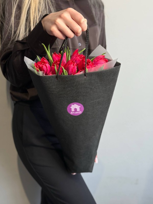 Букет из 9 малиновых тюльпанов, пионовидных