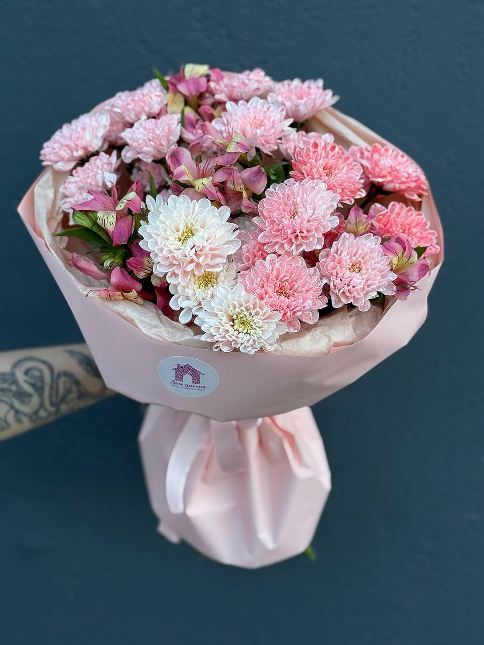 Букет из кустовой хризантемы с альстромерией №5 — фото 5