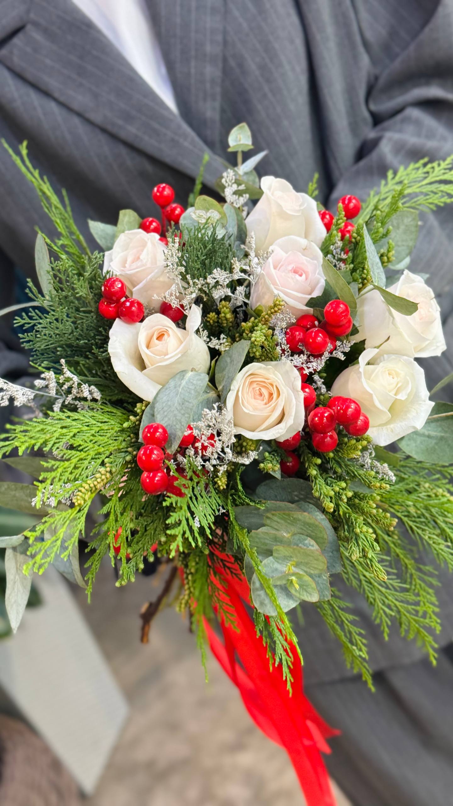 букет невесты, зимний с хвойными веточками — фото 2