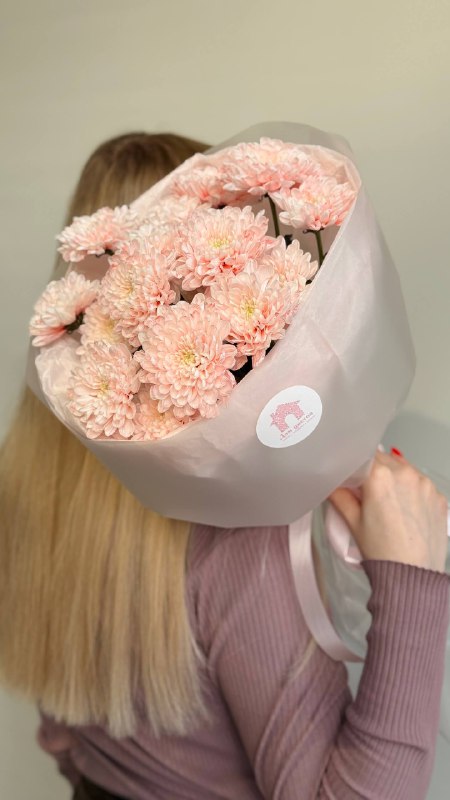 Букет из 3 нежно-розовых кустовых хризантем