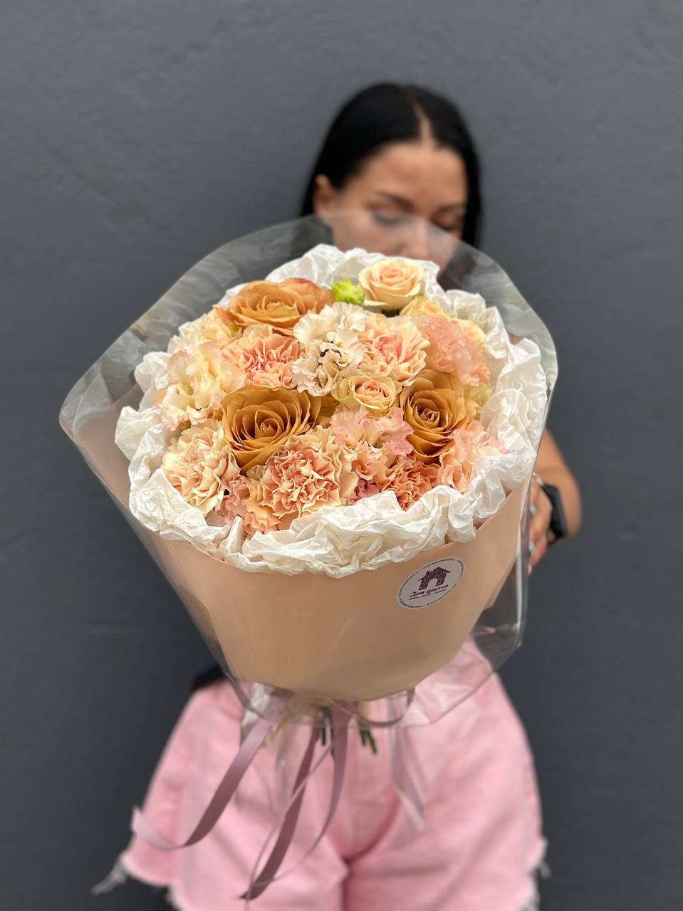 Диантусы с эустомой в воздушном букете