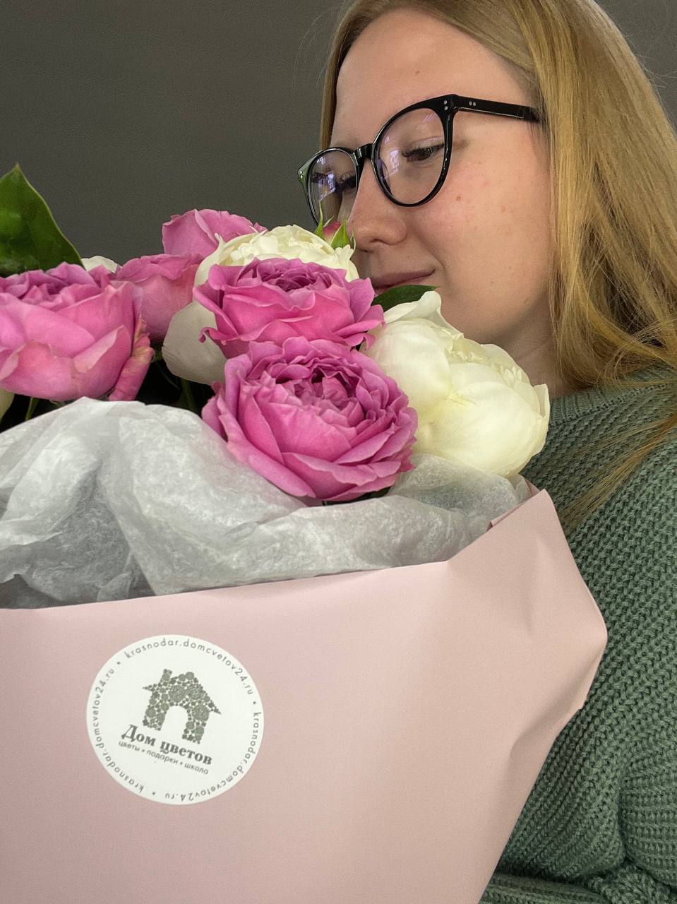 дуобукет из 5 пионов и 4 кустовых роз — фото 2