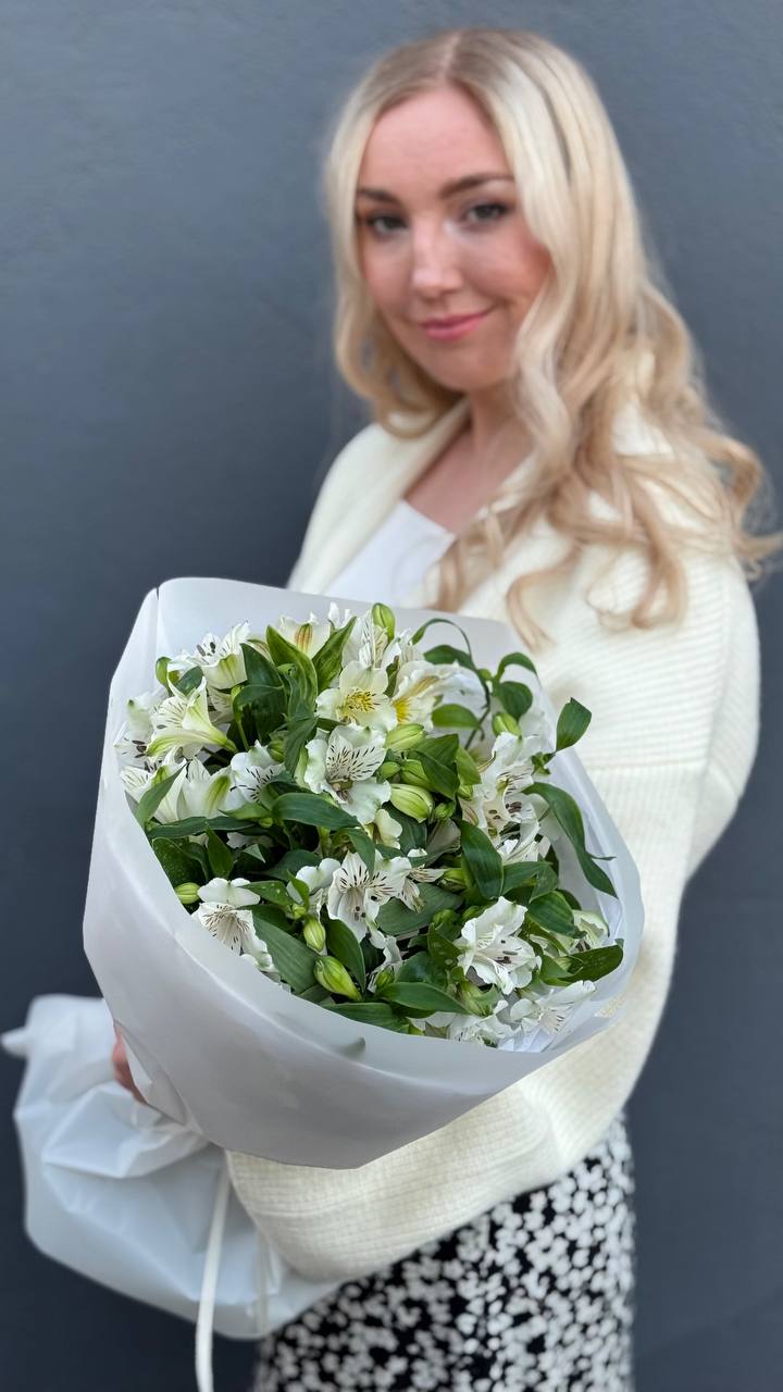 Комбо-набор №4 из белых альстромерий: 15 белых альстромерий и 25 белых альстромерий в оформлении — фото 4
