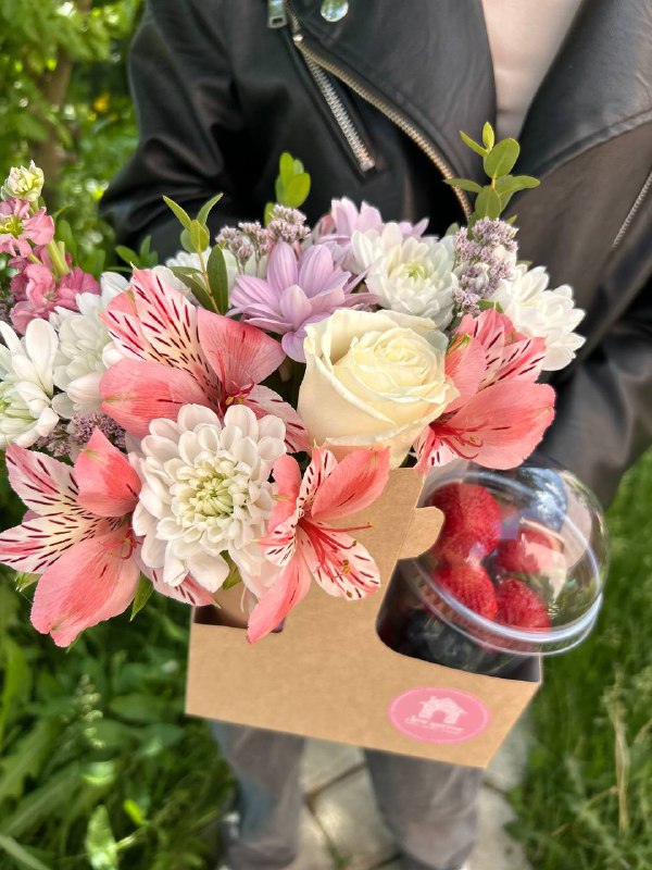 Набор ягодный стаканчик +цветочная композиция — фото 2