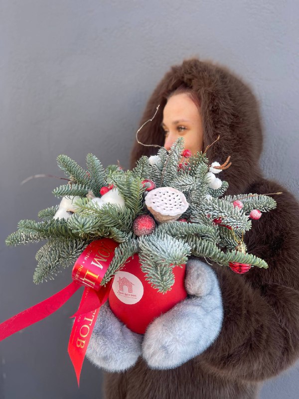 Новогодняя композиция в шляпной коробке