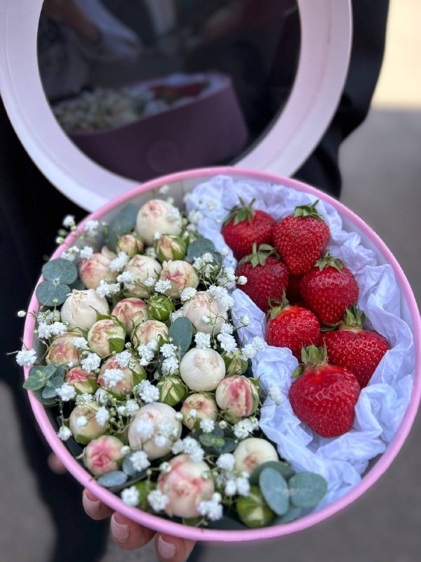 Цветочный блюм бокс с клубникой №1 — фото 2