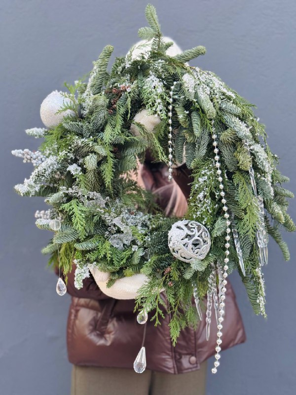 Венок рождественский с декором