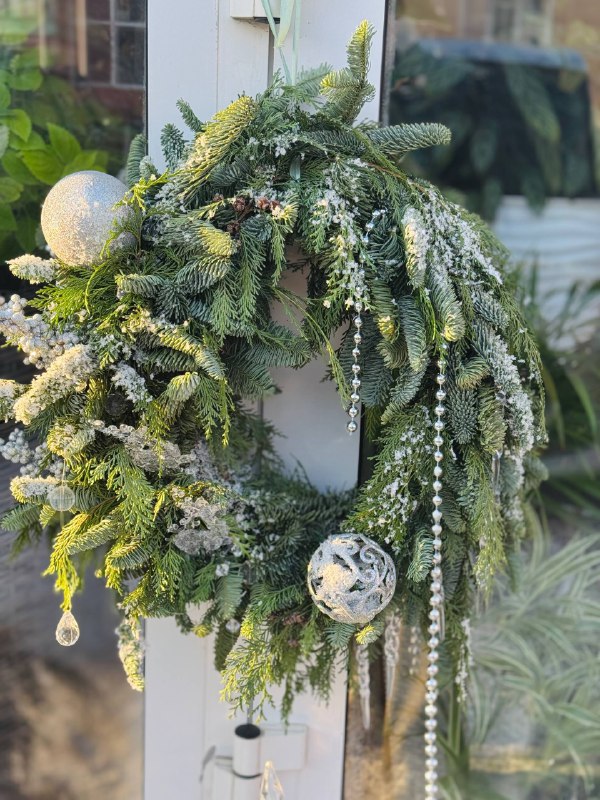 Венок рождественский с декором