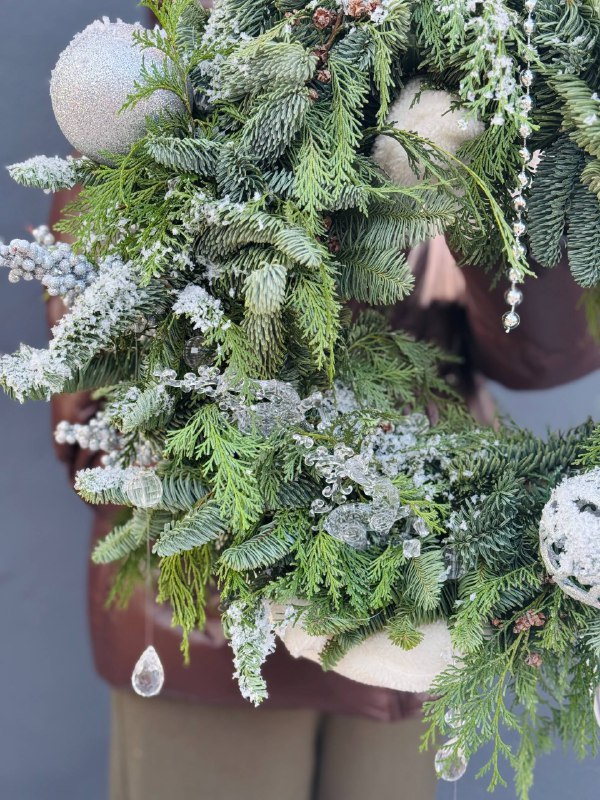 Венок рождественский с декором