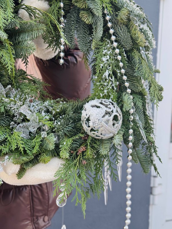 Венок рождественский с декором
