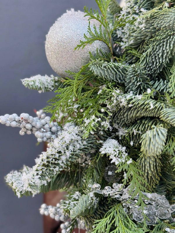 Венок рождественский с декором
