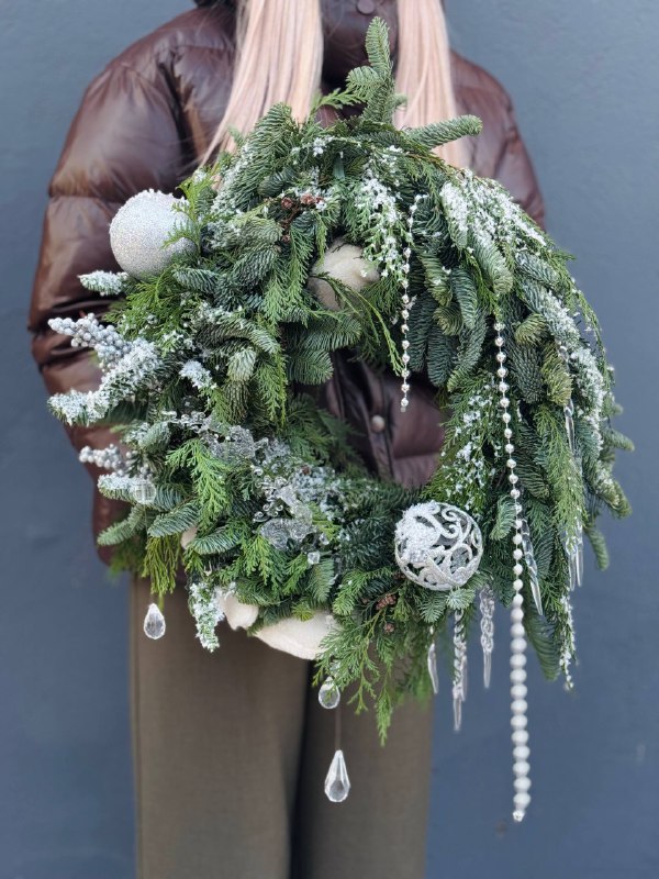 Венок рождественский с декором