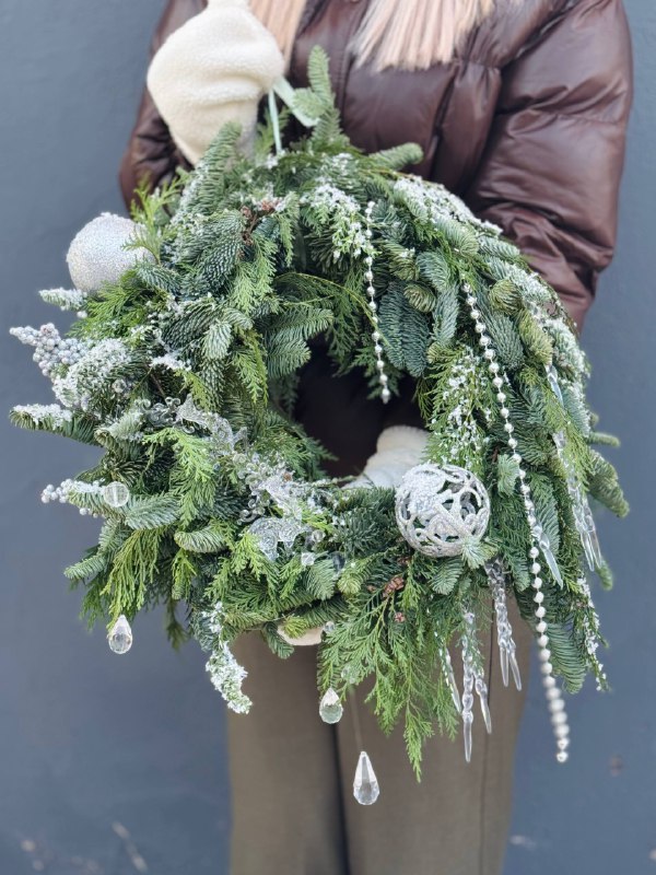 Венок рождественский с декором