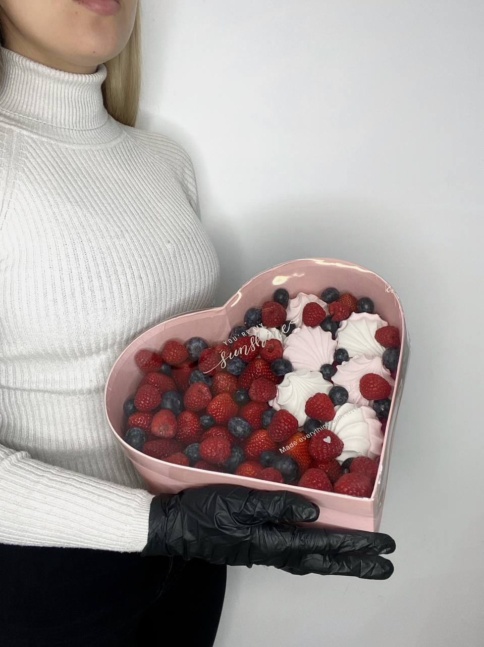 Ягодный набор с добавлением зефира в форме сердца — фото 4