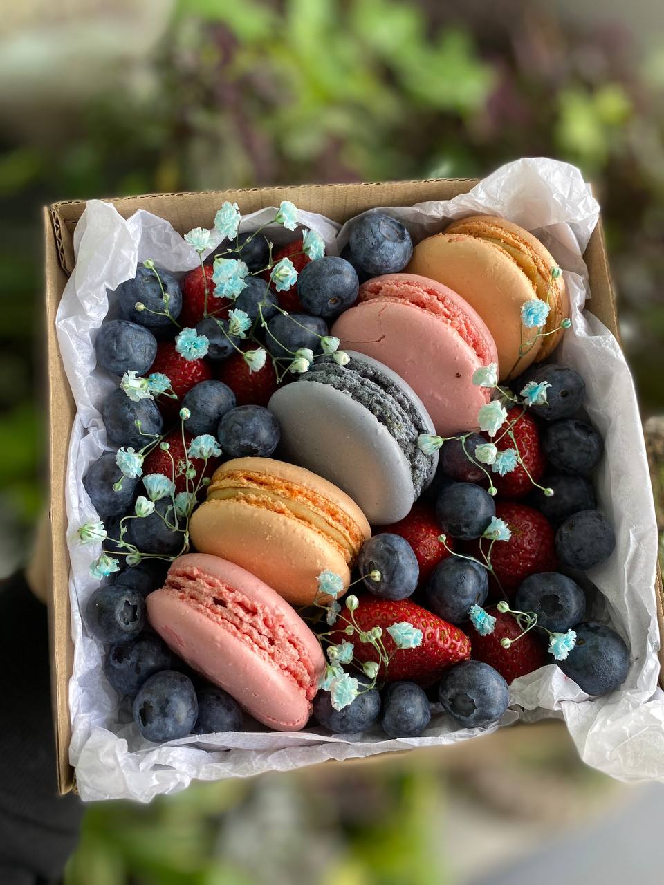 Ягодный набор с макарунсами