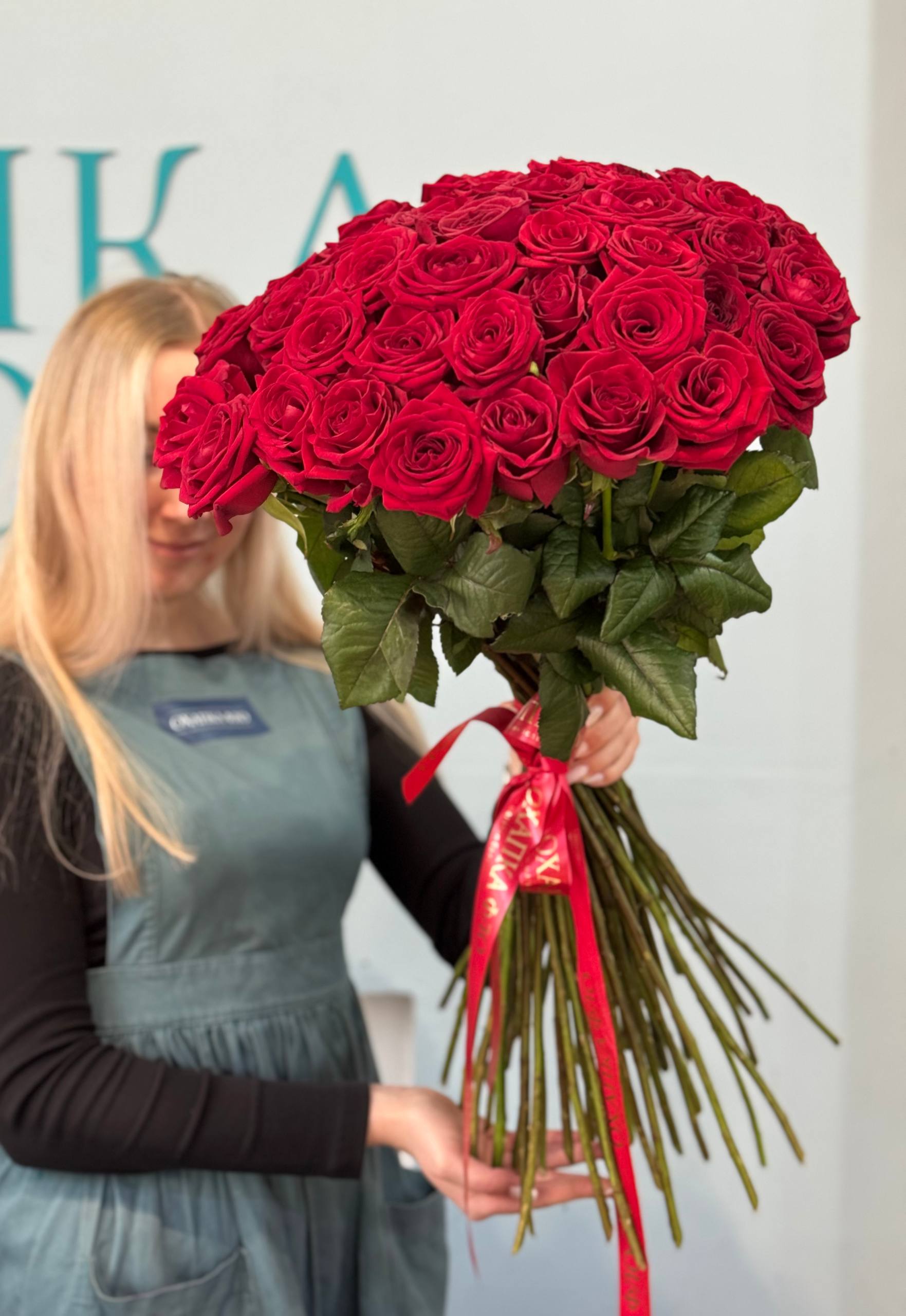 Букет красных роз, 51 шт. 70 см.