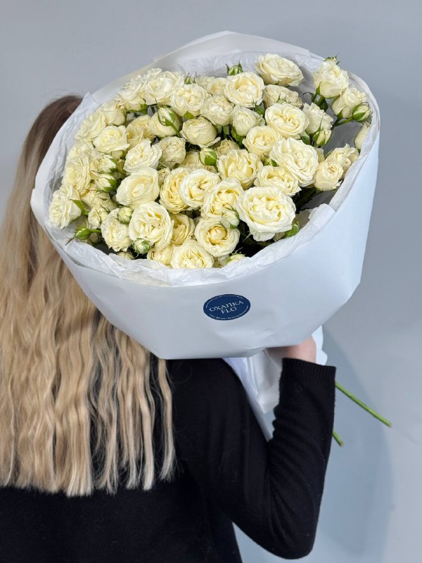 Букет роз белых, кустовых 15 штук.