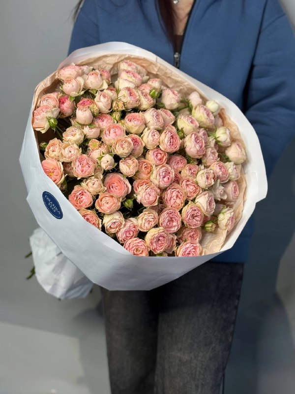 Букет роз нежно-розовых кустовых , 25 штук.