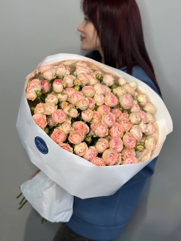 Букет роз нежно-розовых кустовых , 25 штук.